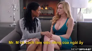 Những phụ nữ trung niên và bạn tình trẻ tuổi đã thuê một phòng khách sạn nhỏ để thực hiện chương trình phát sóng trực tiếp nhóm P về nhiều tư thế quan hệ tình dục khác nhau