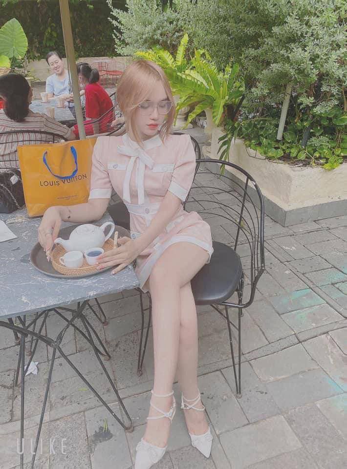 Nữ sinh lạnh lùng chỉ cần có tiền và anh có thể làm gì em tùy thích